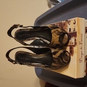 Black and tan wedges